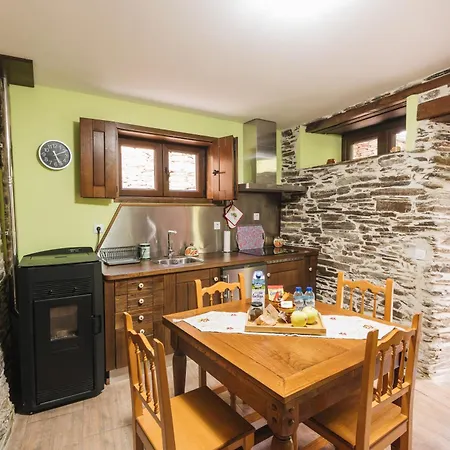 Casa Trisquel Holiday home Hospital (Lugo)